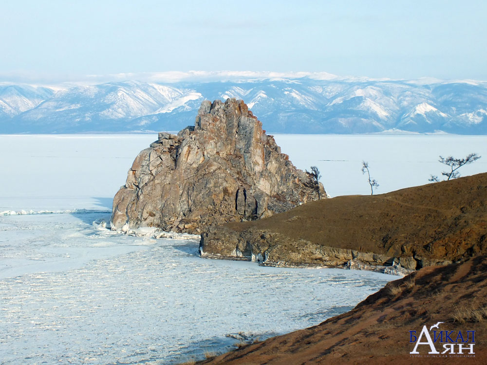 Скала шаманка на ольхоне фото